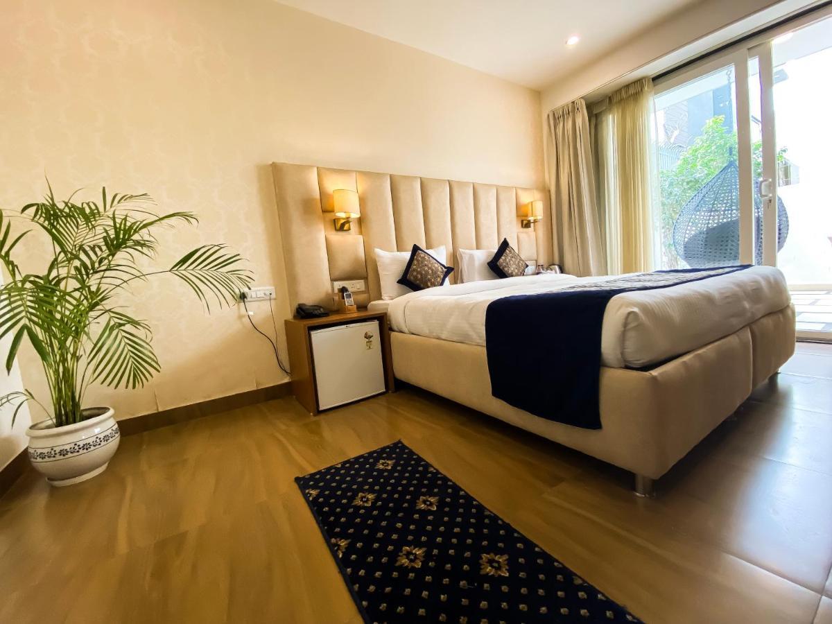 Sky Suites غورغاون المظهر الخارجي الصورة